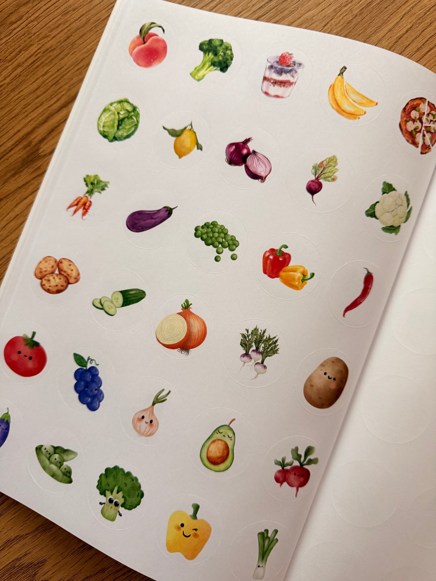 Žurnāls UZLĪMJU GRĀMATA 3+ gadi